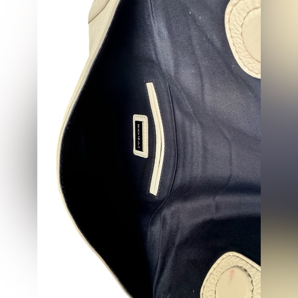 Banana Republic Women's Genuine Leather Handbag Clutch in Bone White. - Picture 3 of 5